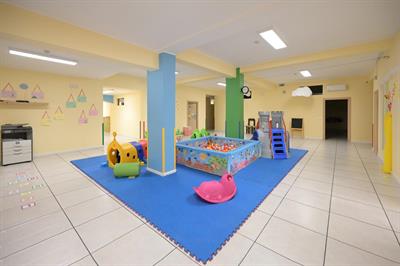 family-baby-school-scuola-interno-8